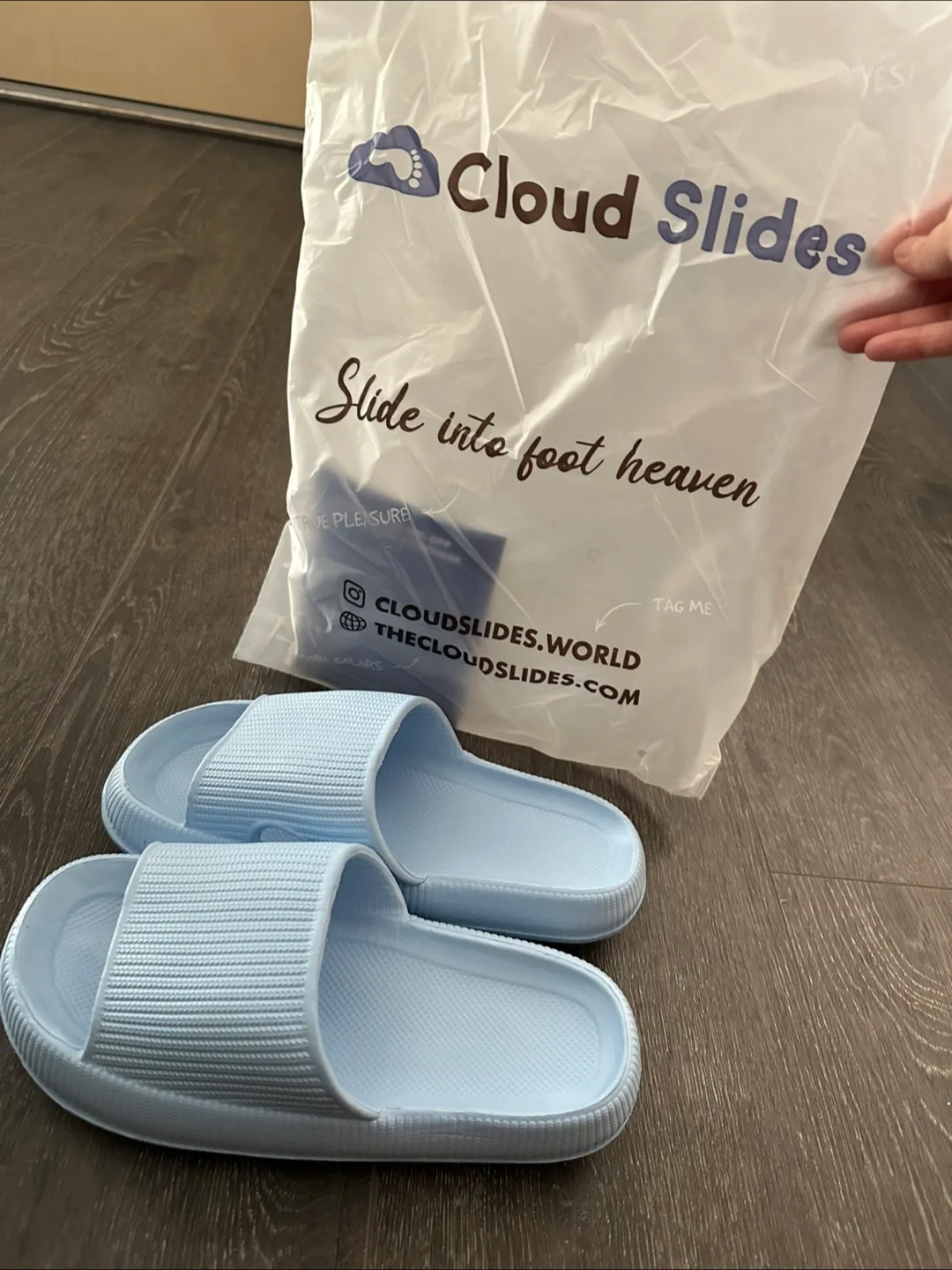Cloud Slides - Size 7 - Light Blue image indicator(2)