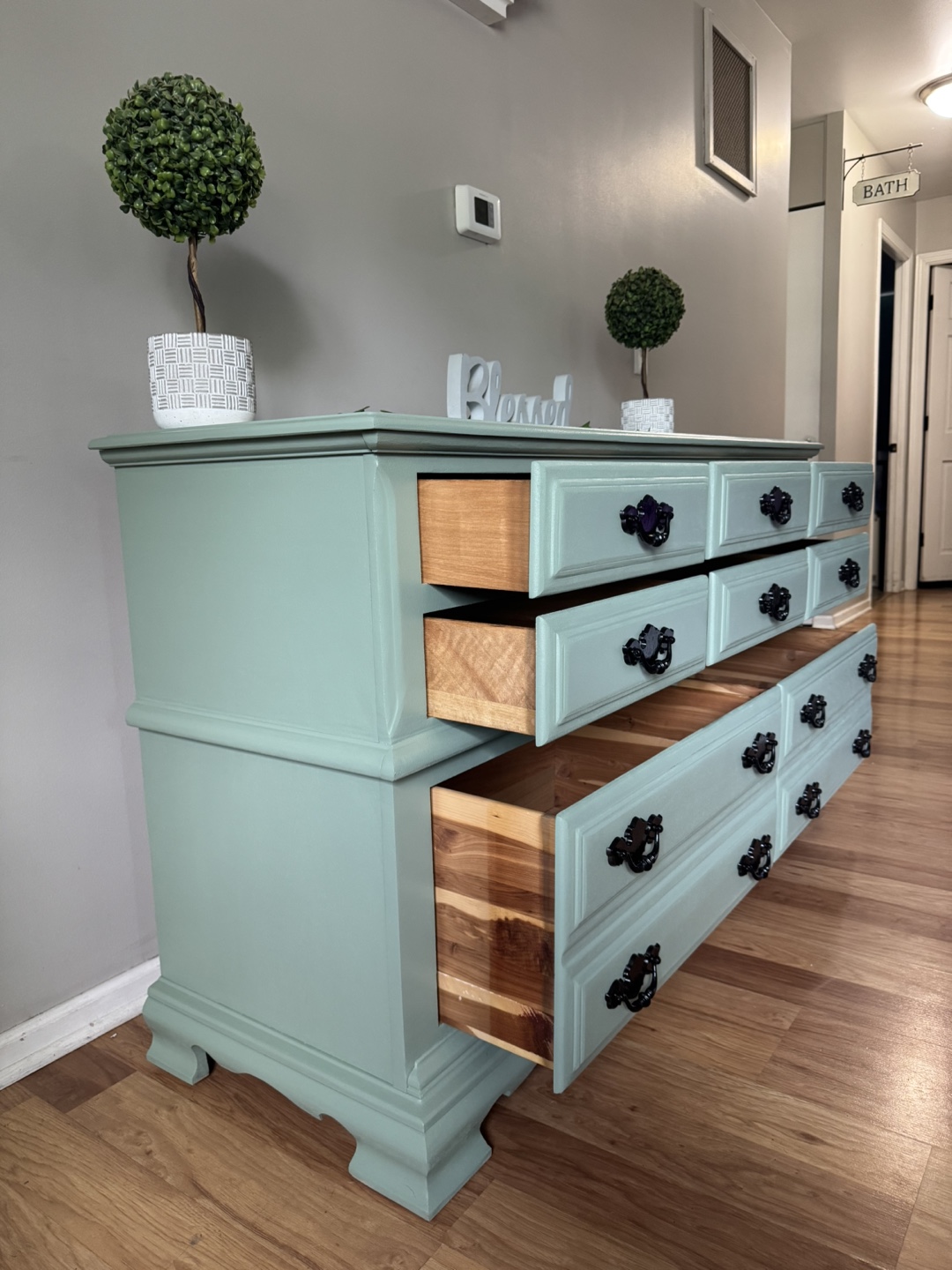 ✨💚Gorgeous solid wood dresser💚✨ - photo 3