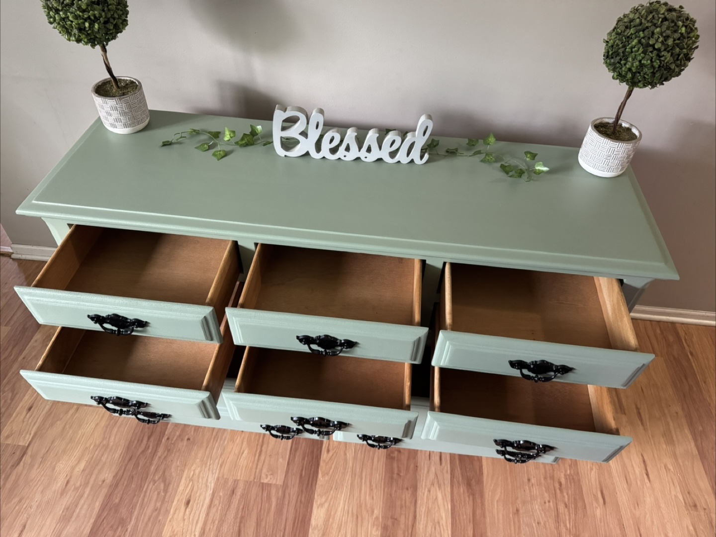 ✨💚Gorgeous solid wood dresser💚✨ - photo 5