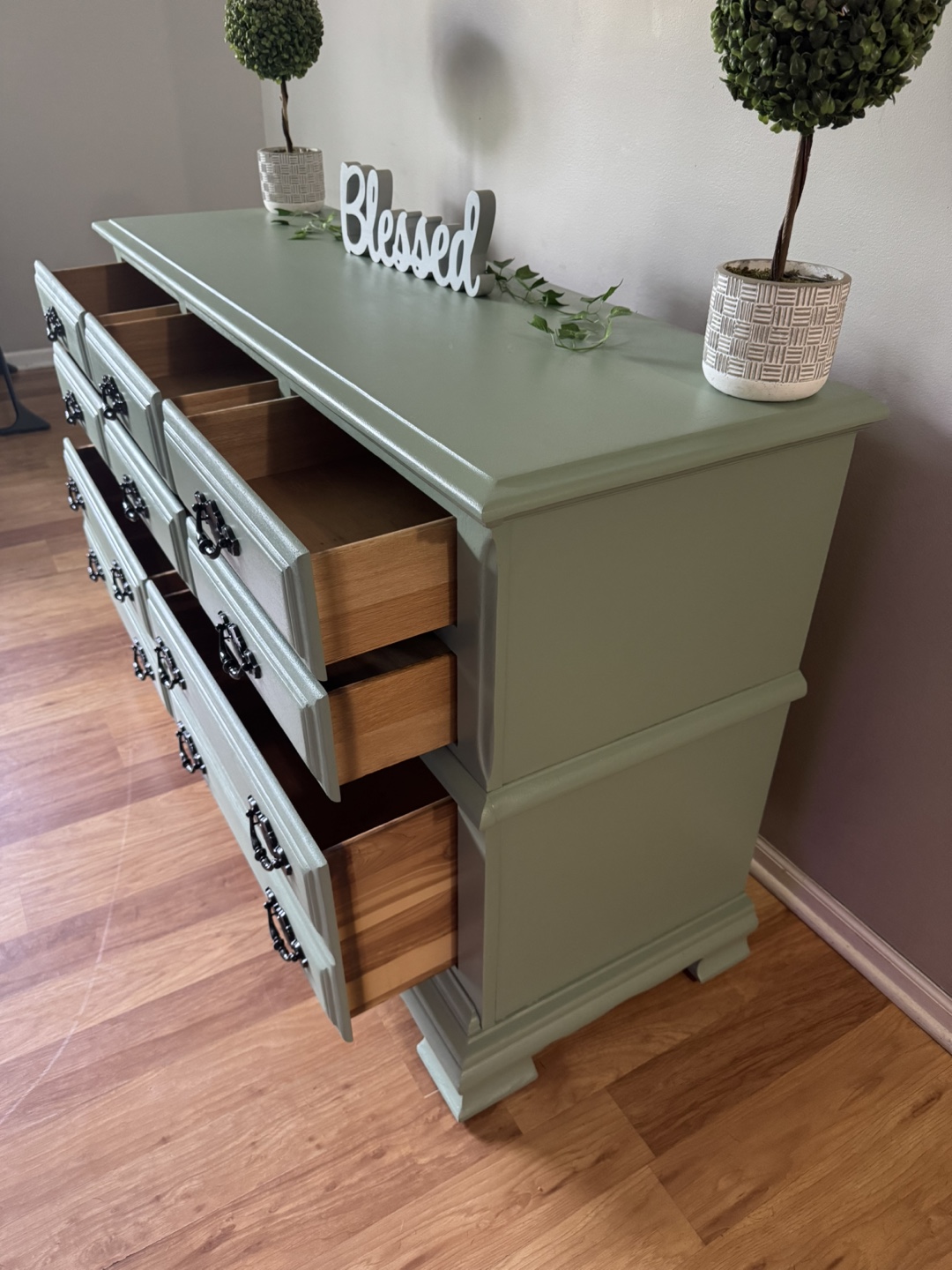 ✨💚Gorgeous solid wood dresser💚✨ - photo 4