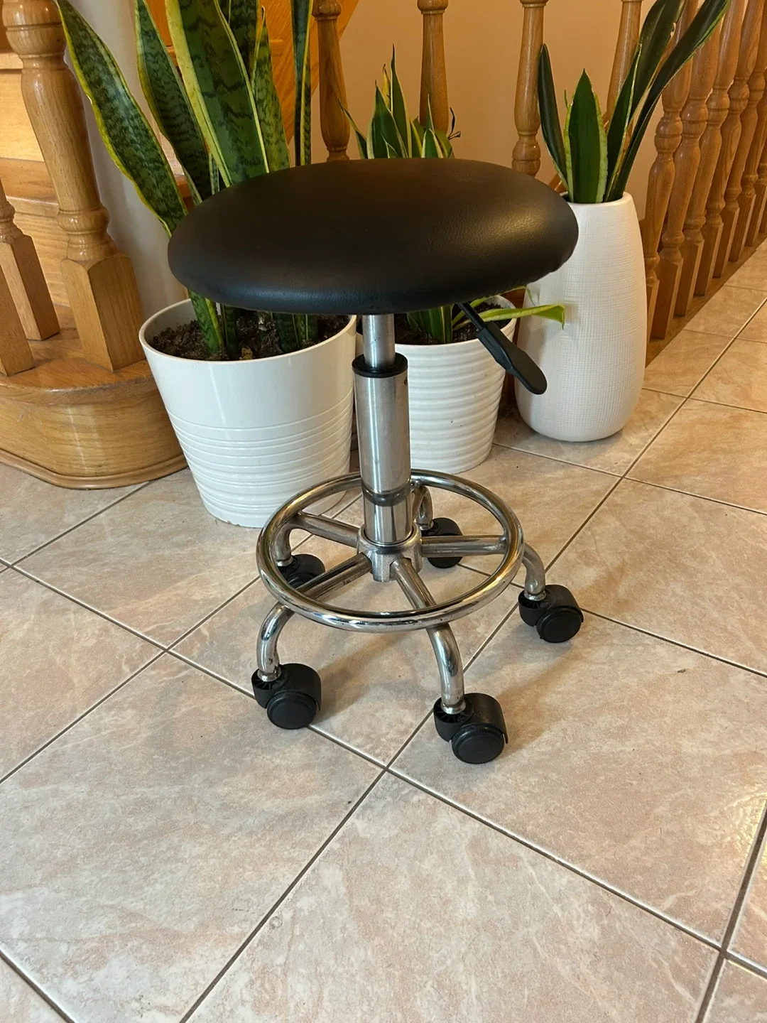 Adjustable Rolling Swivel Stool image indicator(2)