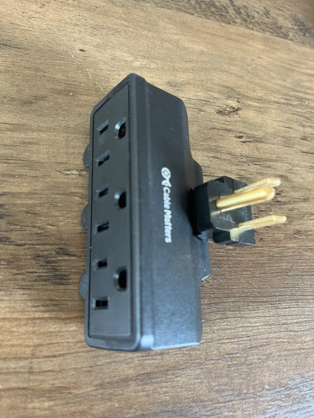 Cable Matters 3 Outlet Power Adapter image indicator(3)