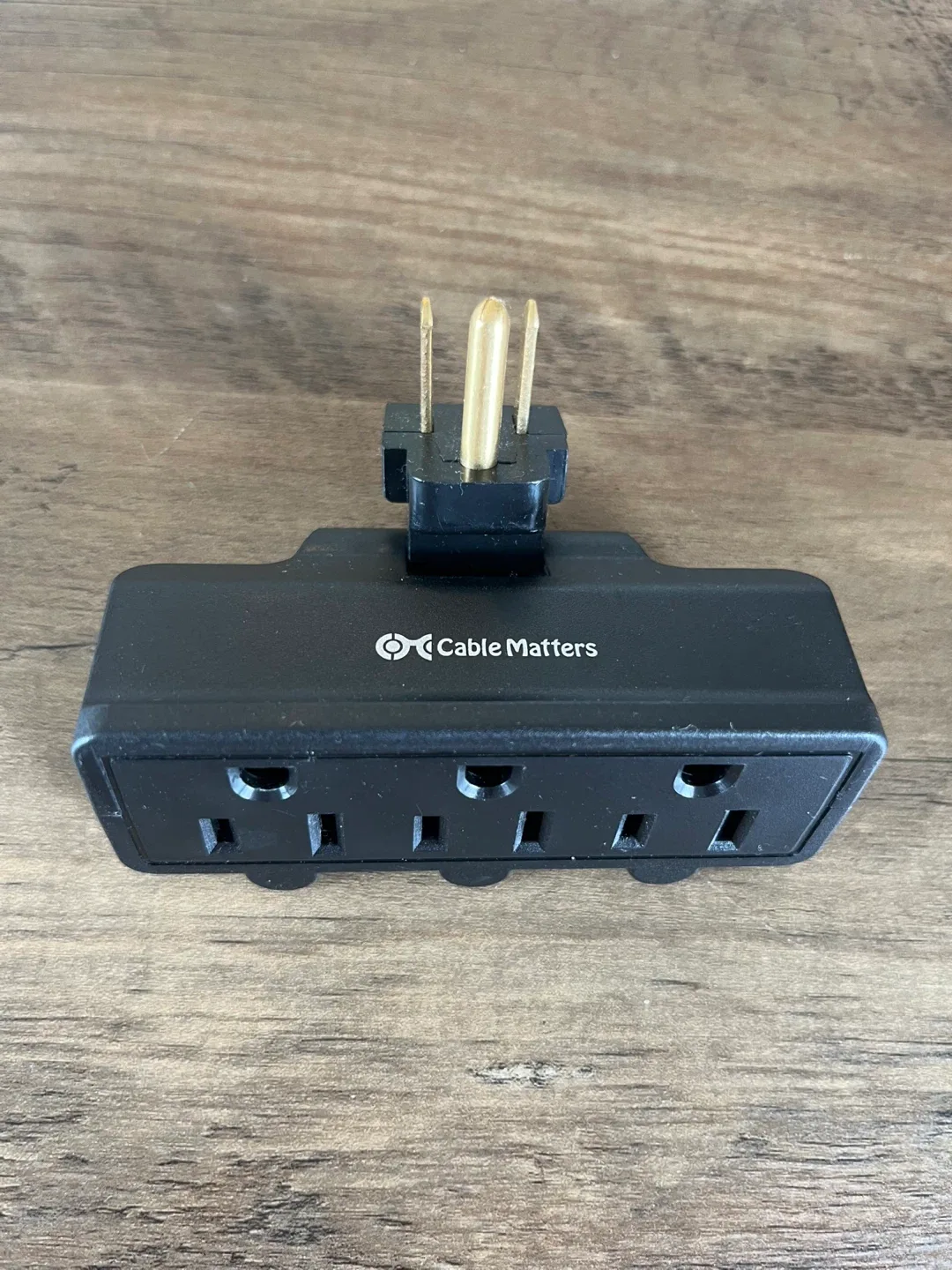 Cable Matters 3 Outlet Power Adapter thumbnail