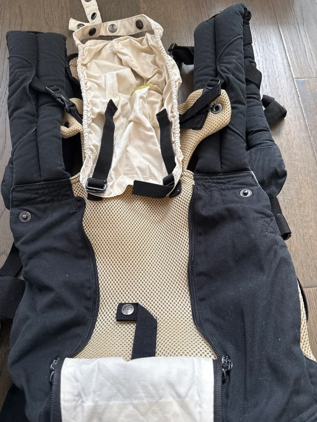 Lillebaby Baby Carrier Black & Beige image indicator(2)