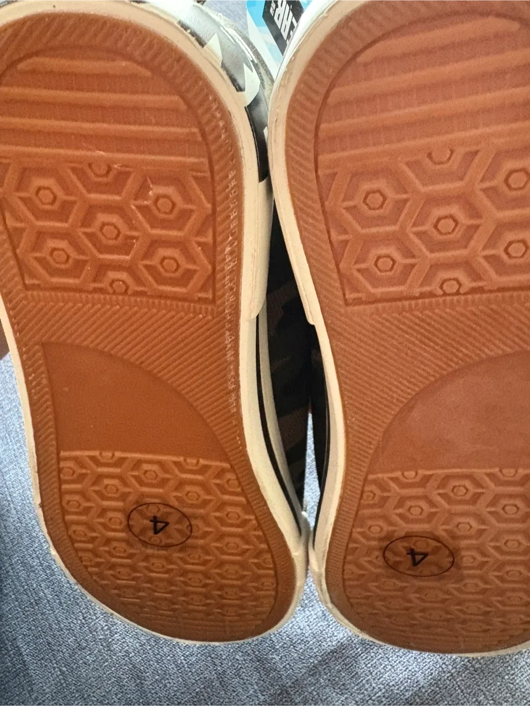 🥕🥕🥕Survival Gear Camo Sneakers - Size 4 - New image indicator(3)