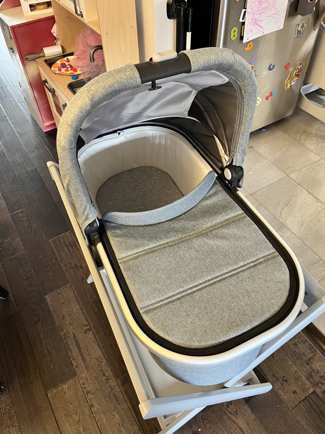 Uppababy Bassinet & Stand - Grey