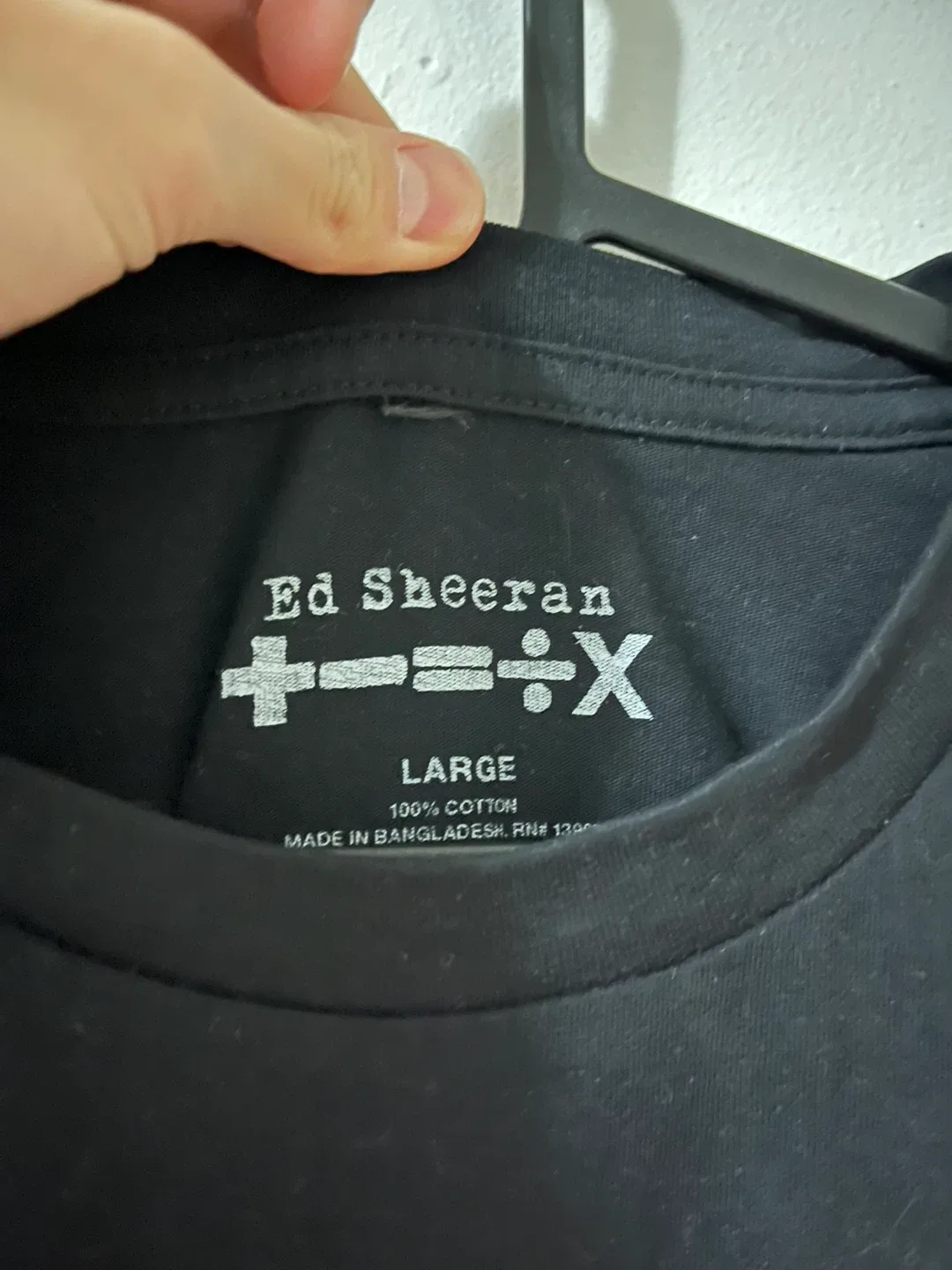 Ed Sheeran Black T-Shirt - Large image indicator(2)