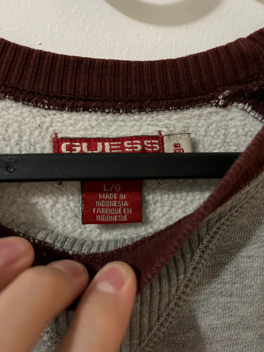 Guess Grey & Burgundy Sweatshirt - Size L image indicator(2)