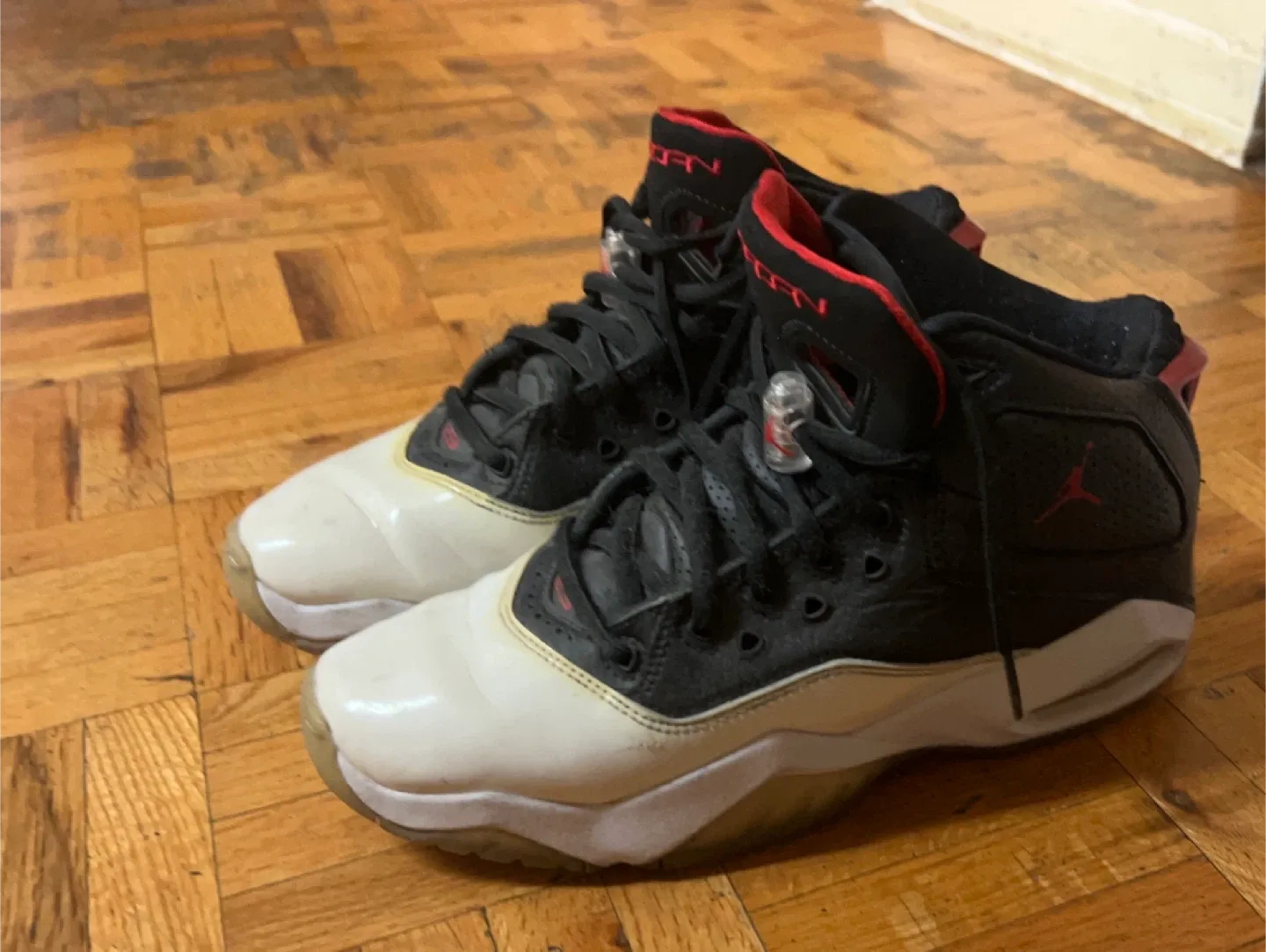 Jordan 11 IE Low Black/Red thumbnail