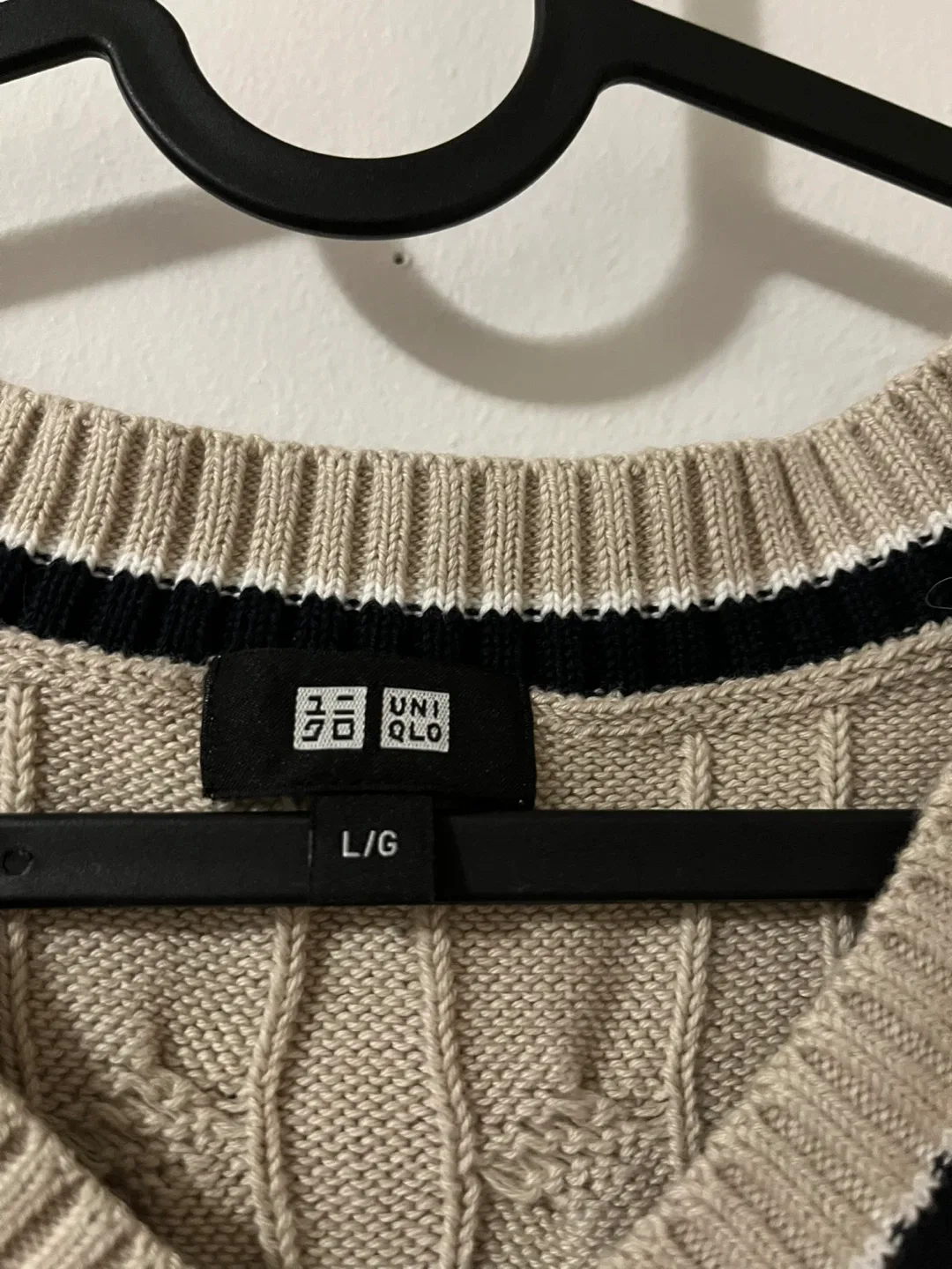 Uniqlo Cable Knit Sweater Vest - Size L image indicator(2)