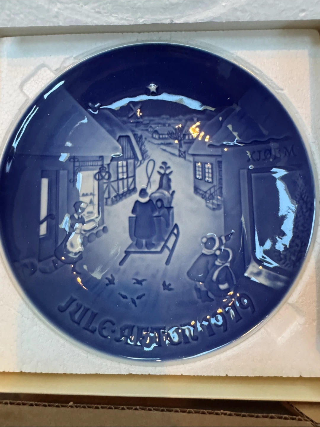 Bradford Exchange Christmas Plates - 1979, 1980, 1981 - photo 4