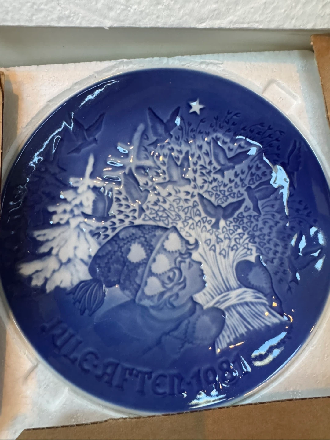 Bradford Exchange Christmas Plates - 1979, 1980, 1981 - photo 2