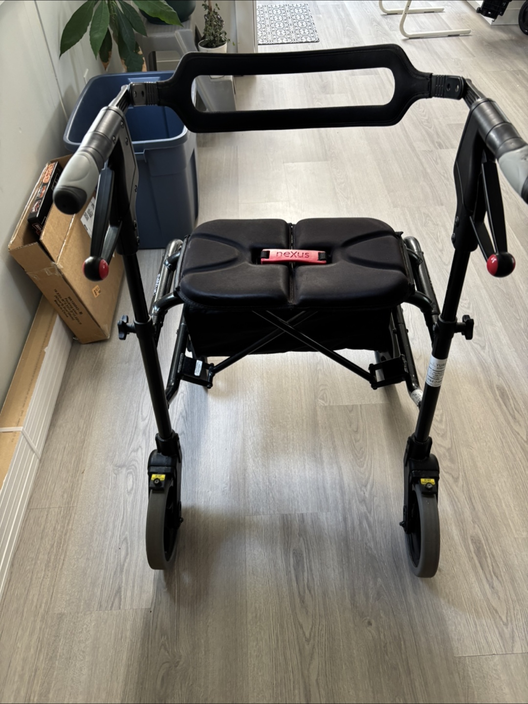 Nexus Walker with Seat - Black