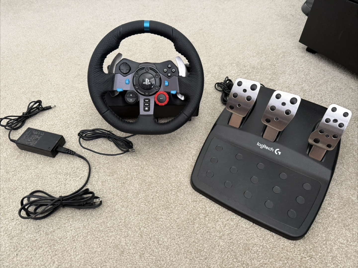 Logitech G29 Driving Force Racing Wheel