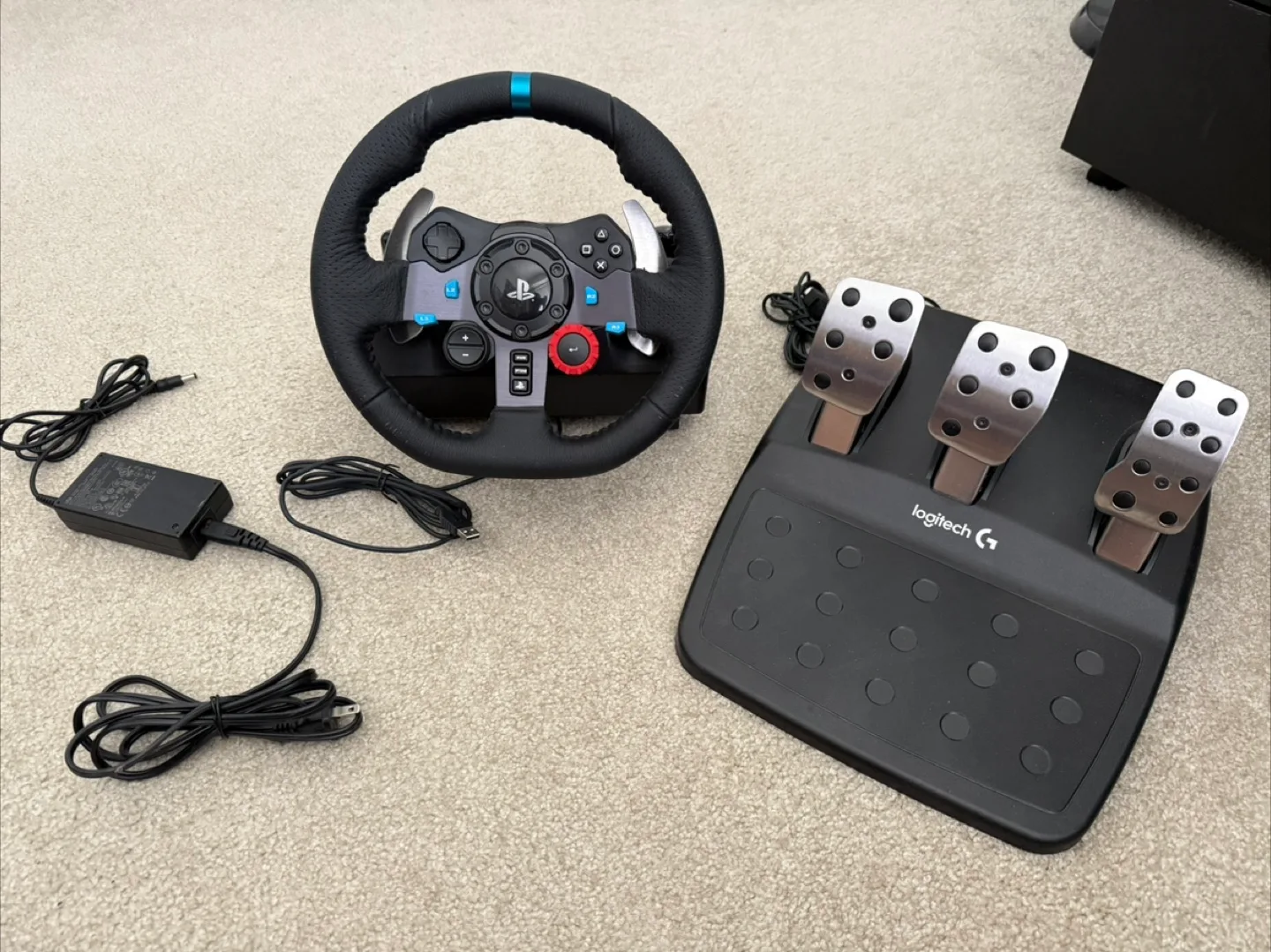 Logitech G29 Driving Force Racing Wheel thumbnail