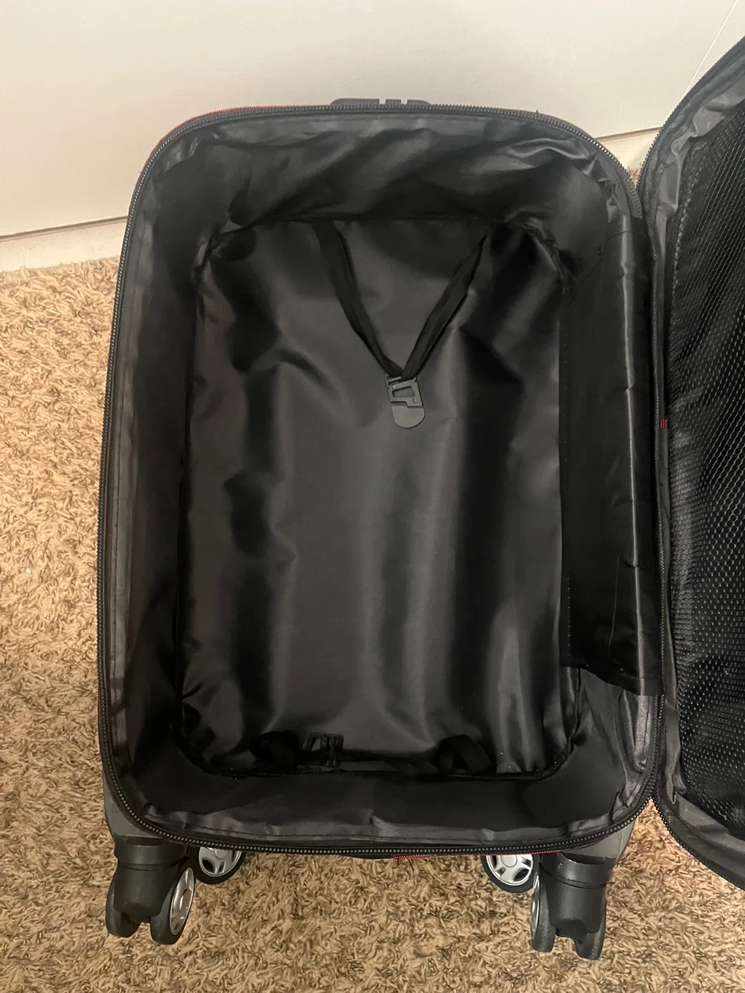 Ricardo Beverly Hills Rolling Suitcase - Burgundy image indicator(8)