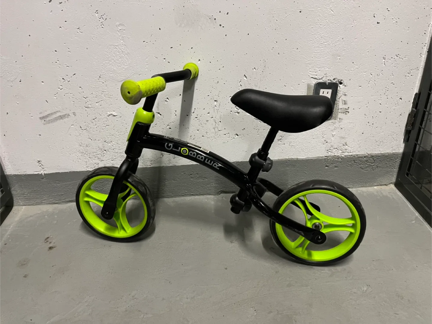 Globber Balance Bike - Green/Black image indicator(4)