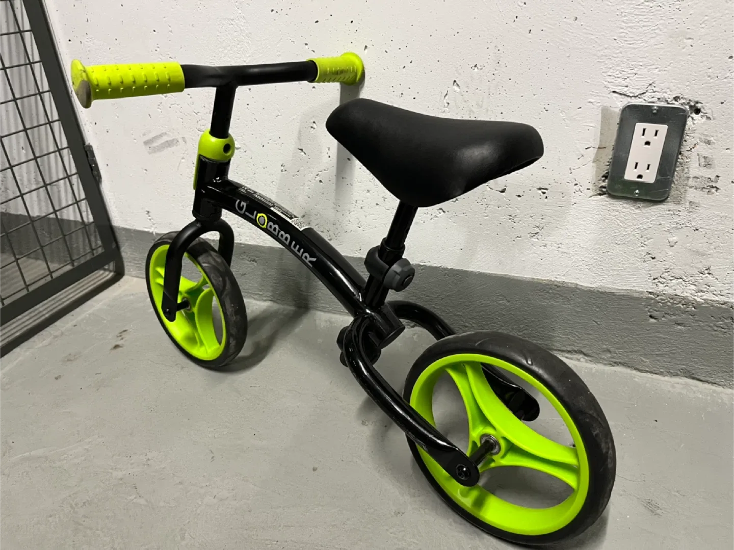 Globber Balance Bike - Green/Black image indicator(2)