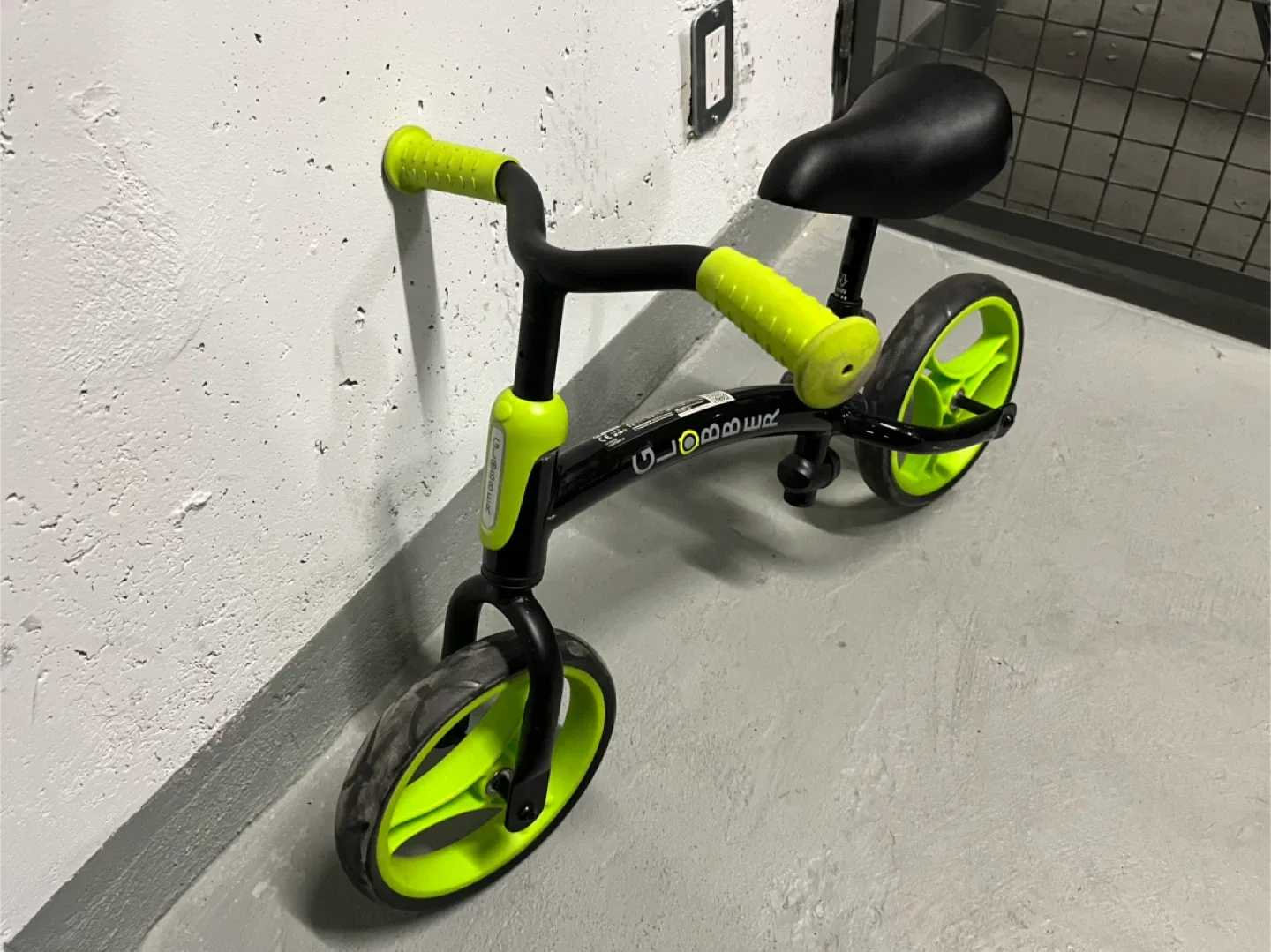 Globber Balance Bike - Green/Black image indicator(3)