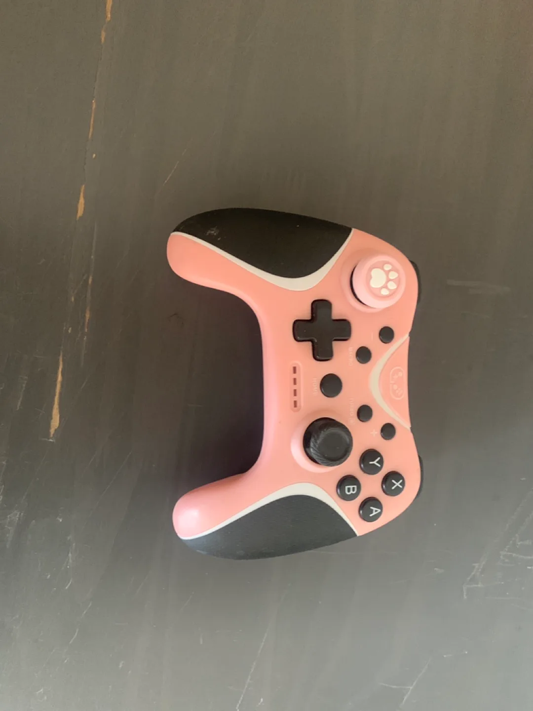 Wireless gaming controller thumbnail