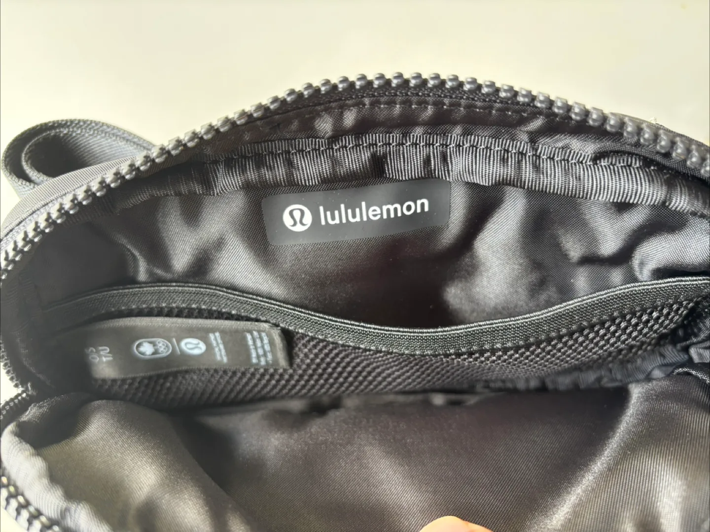 Lululemon Mini Bag Belt Bag new with tags image indicator(5)