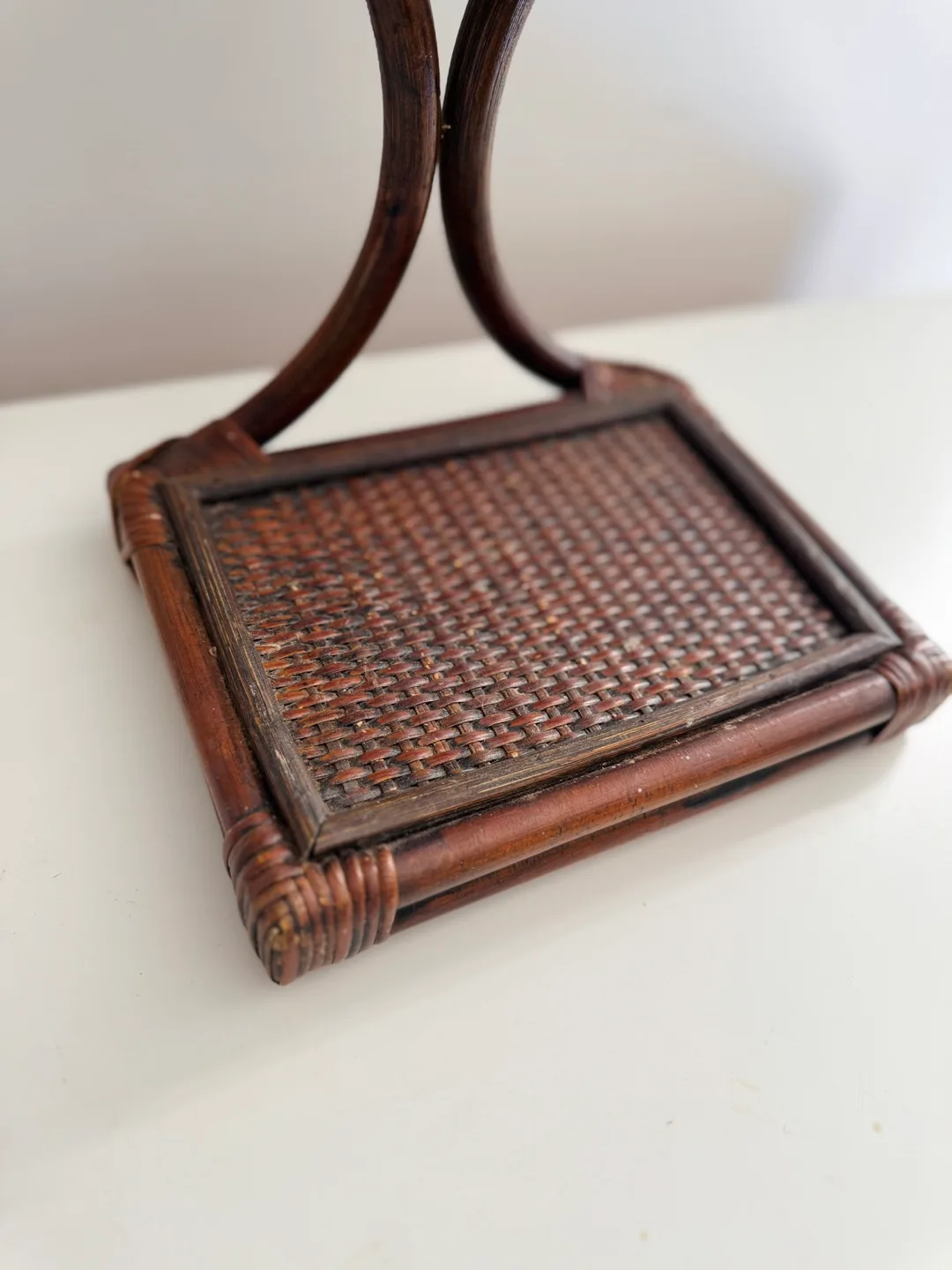 Vintage Rattan Vanity Mirror image indicator(6)