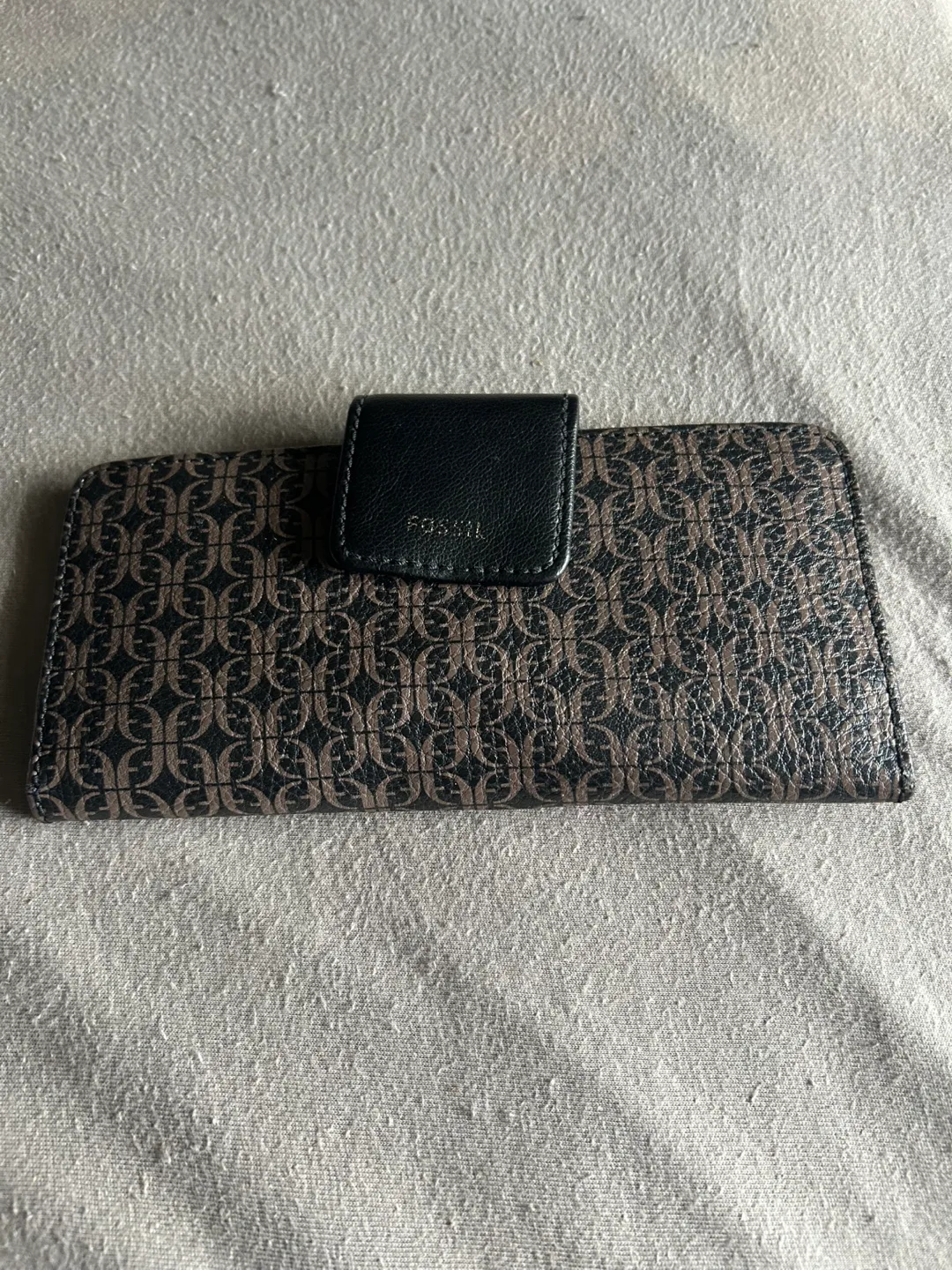 Fossil women’s wallet🥕 thumbnail