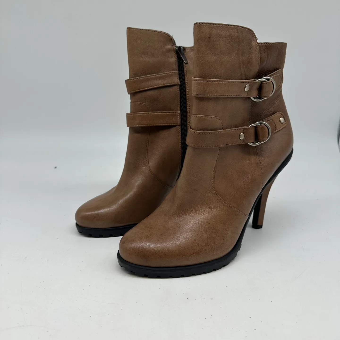 ME TOO Banerjee Leather Ankle Boots - Size 9 thumbnail