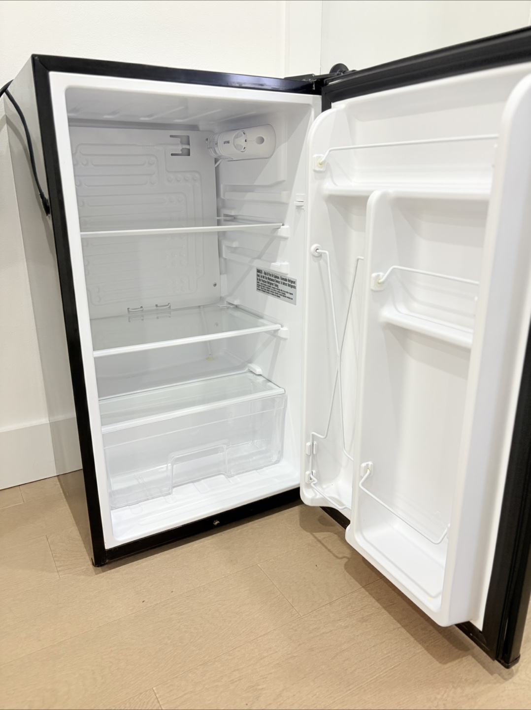 Insignia Mini Fridge - Black - photo 2