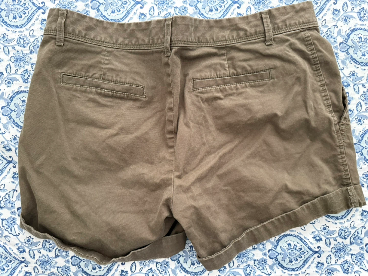 Banana Republic Olive Shorts - Size 6 - photo 5