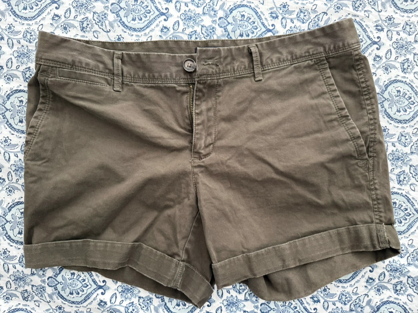 Banana Republic Olive Shorts - Size 6