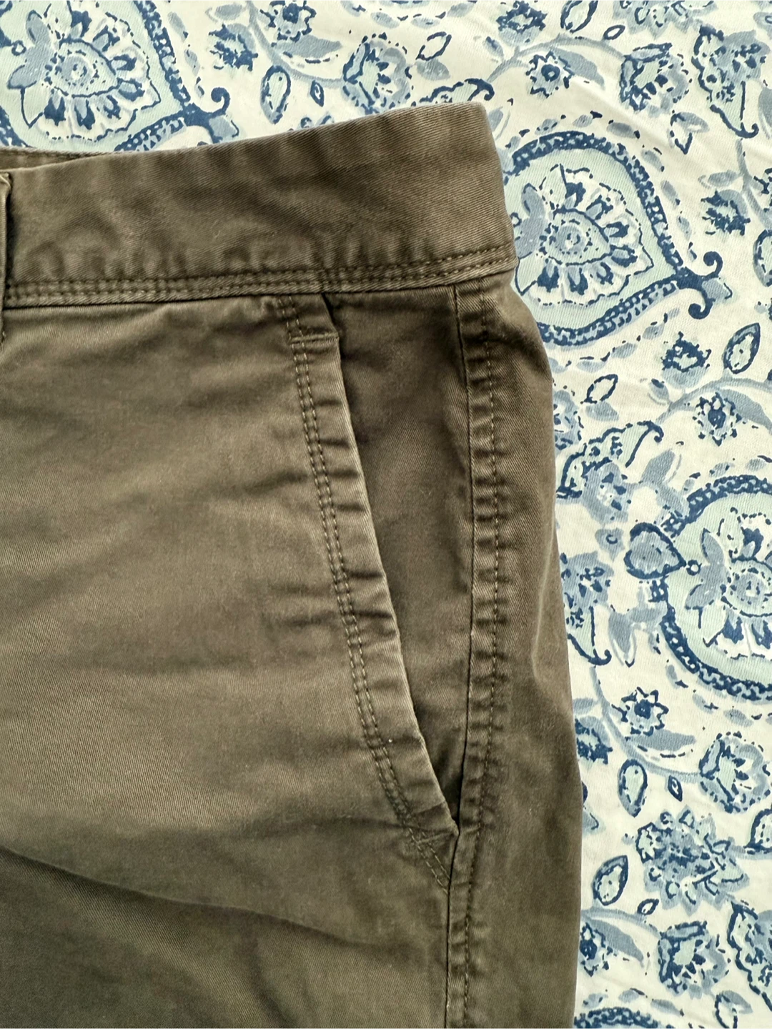 Banana Republic Olive Shorts - Size 6 - photo 4