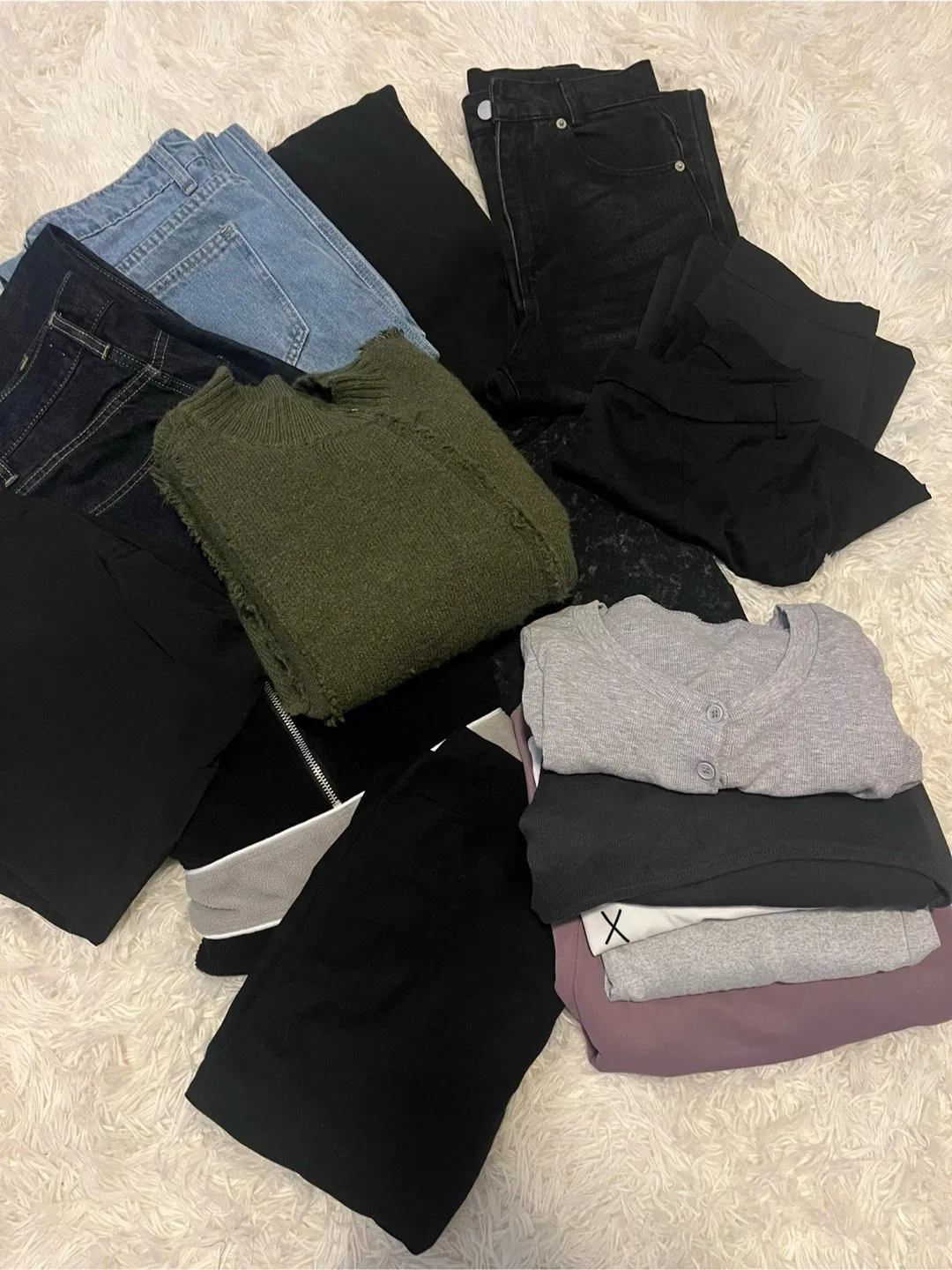 Assorted Women's Clothing Bundle thumbnail