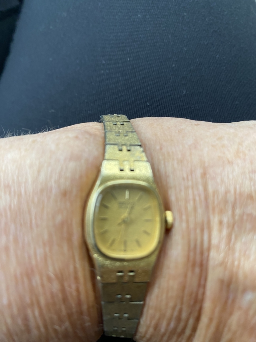 Seiko Ladies Gold Tone Watch - photo 4
