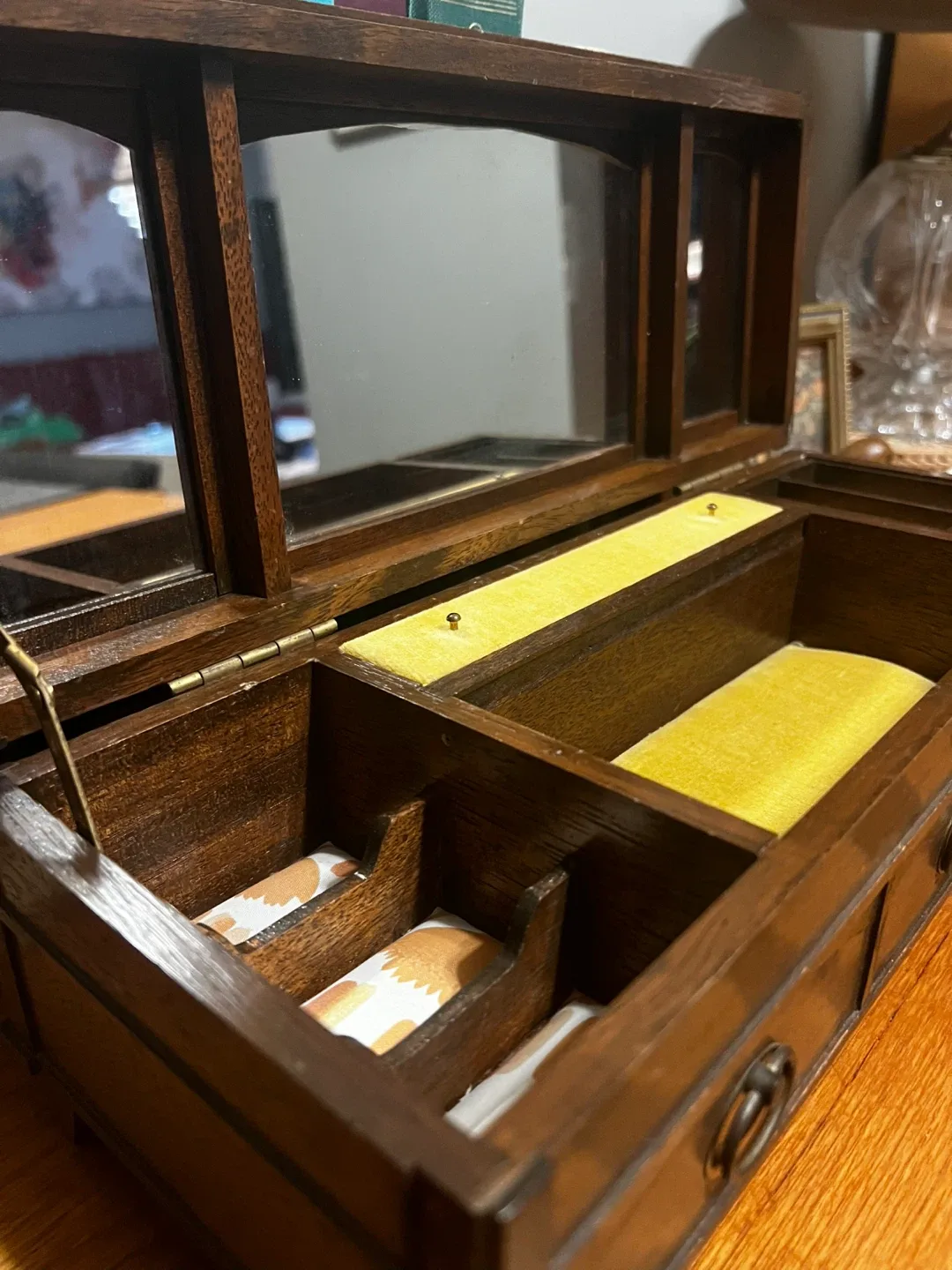 Vintage Wooden Jewelry Box with Mirror image indicator(3)