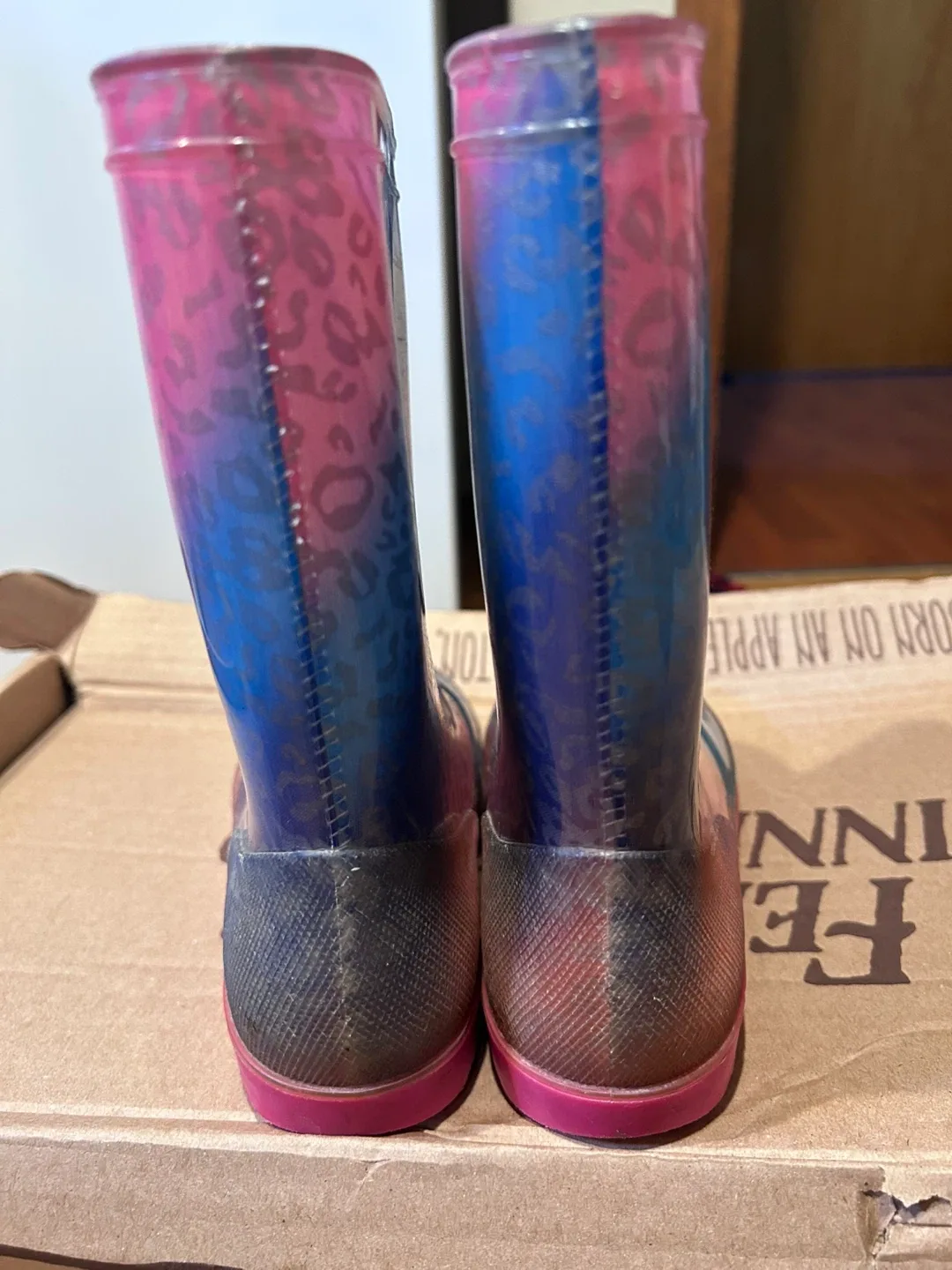 Kids Rain Boots - Size 4 image indicator(2)