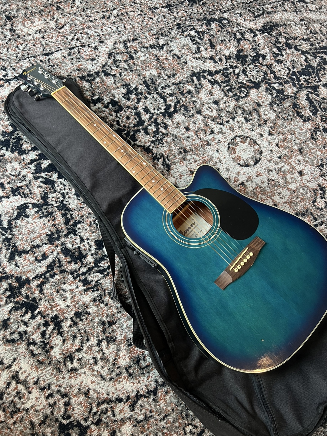 guitar  Jasna TCA 84 AB.