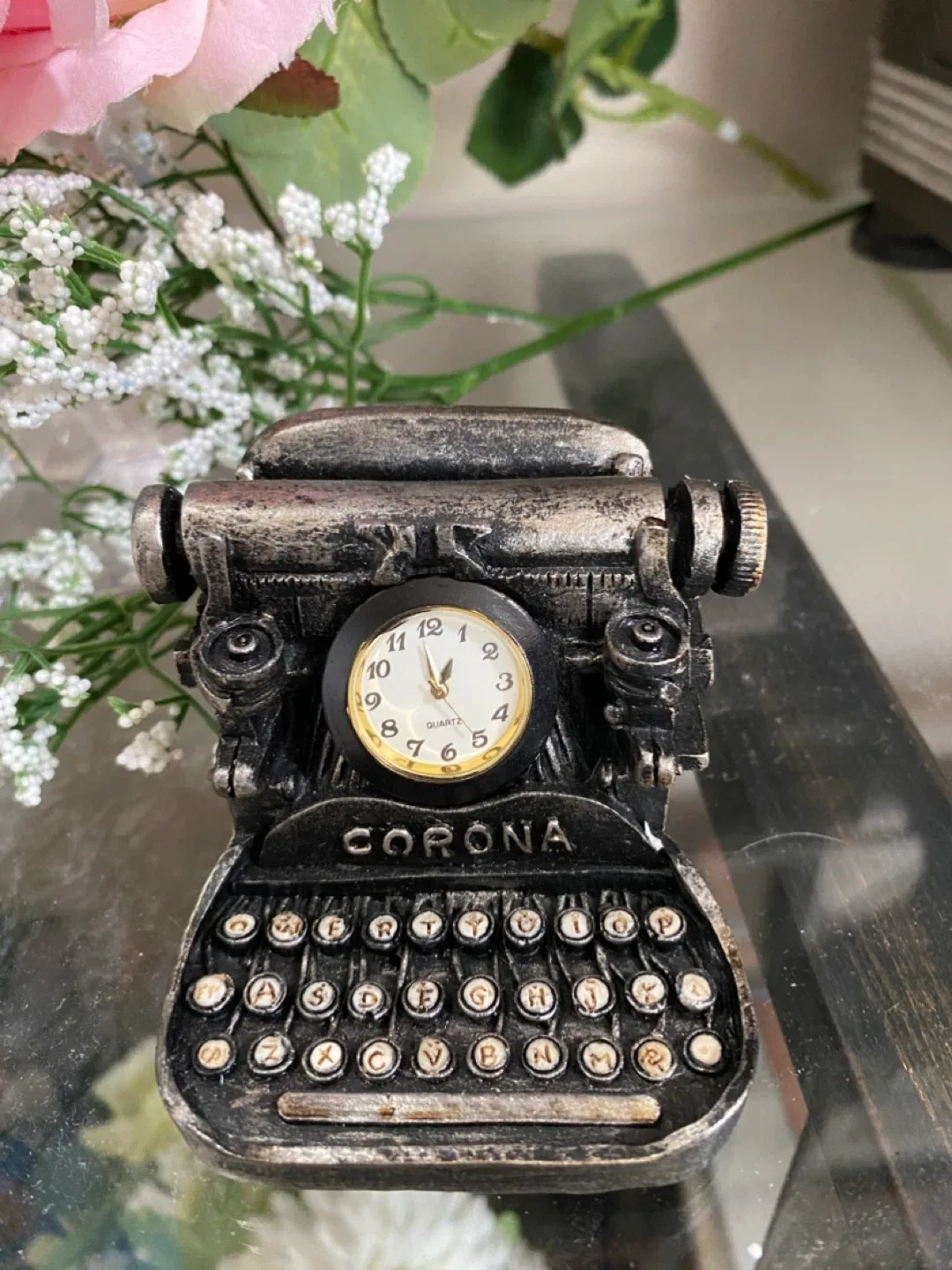 Vintage Typewriter Clock! NEW! thumbnail