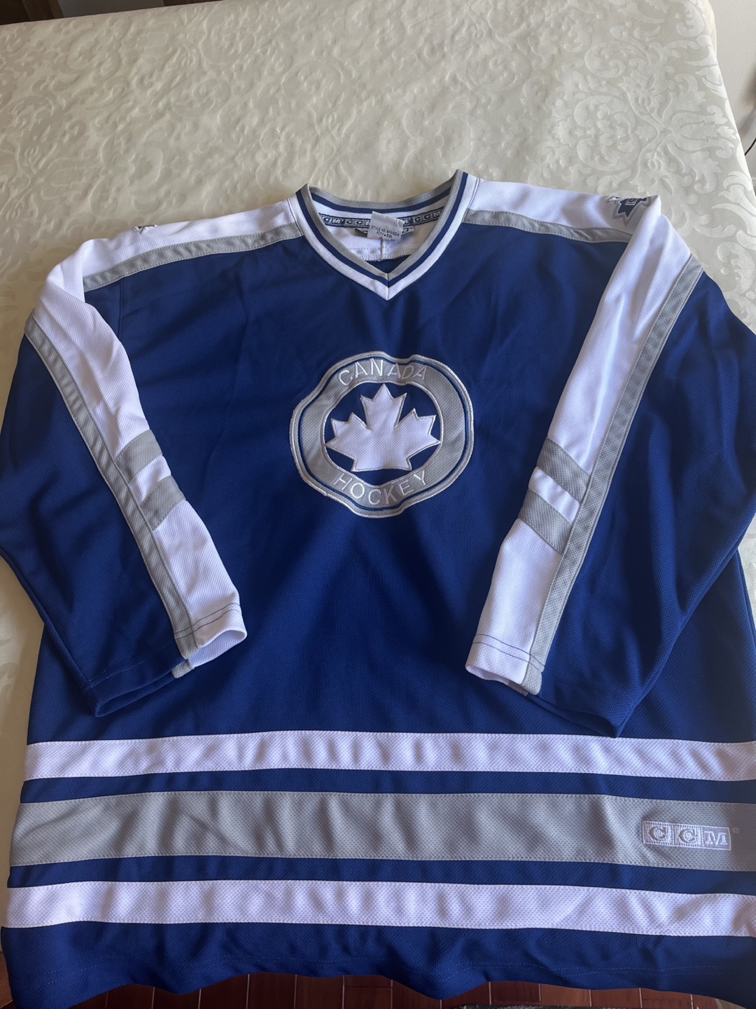 CCM Canada Hockey Jersey - XL 🏆