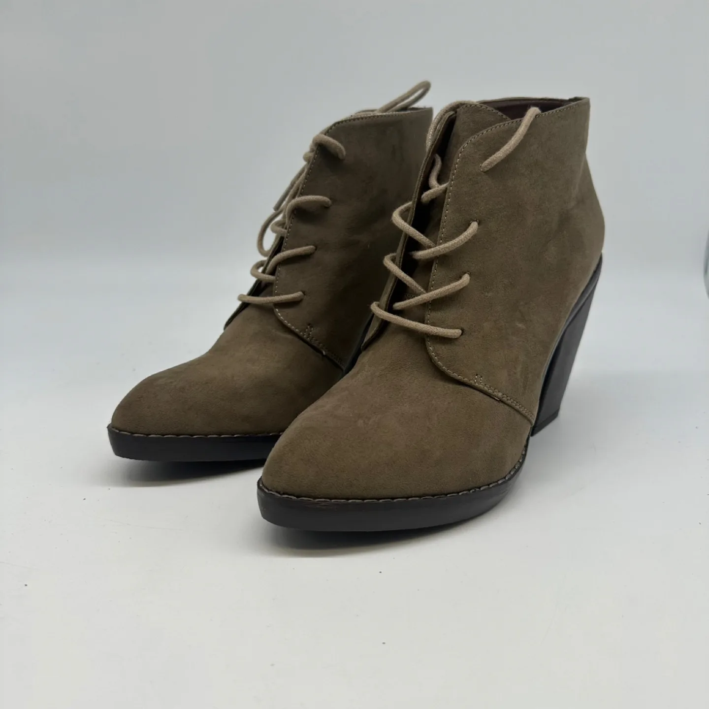 (Brand new)Steve Madden Jayson1 Taupe Booties - Size 8.5 thumbnail