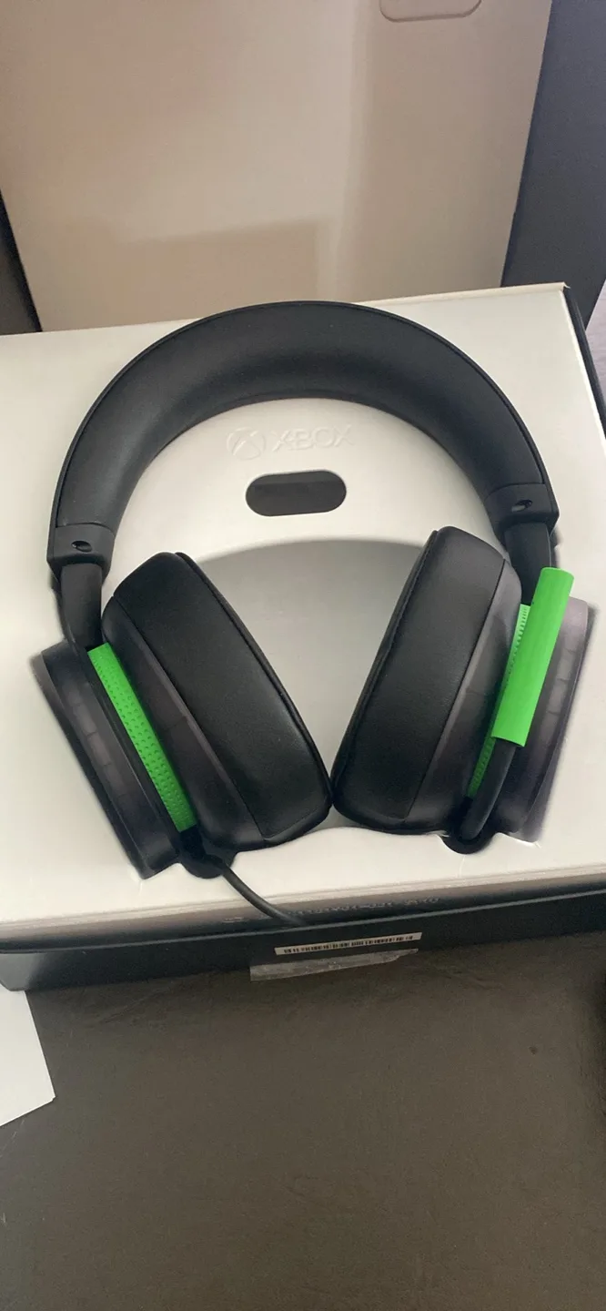Xbox Stereo Headset - Like New! thumbnail
