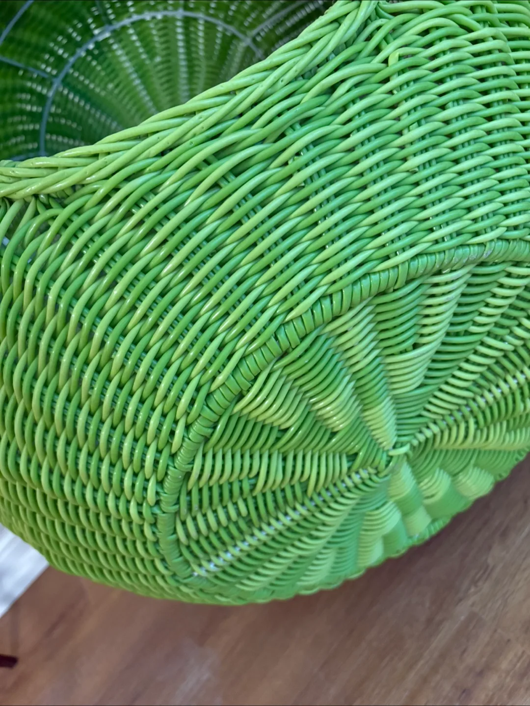 Green Wicker Apple Pet Bed image indicator(5)