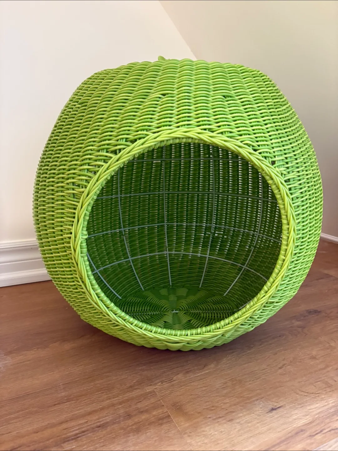 Green Wicker Apple Pet Bed image indicator(2)