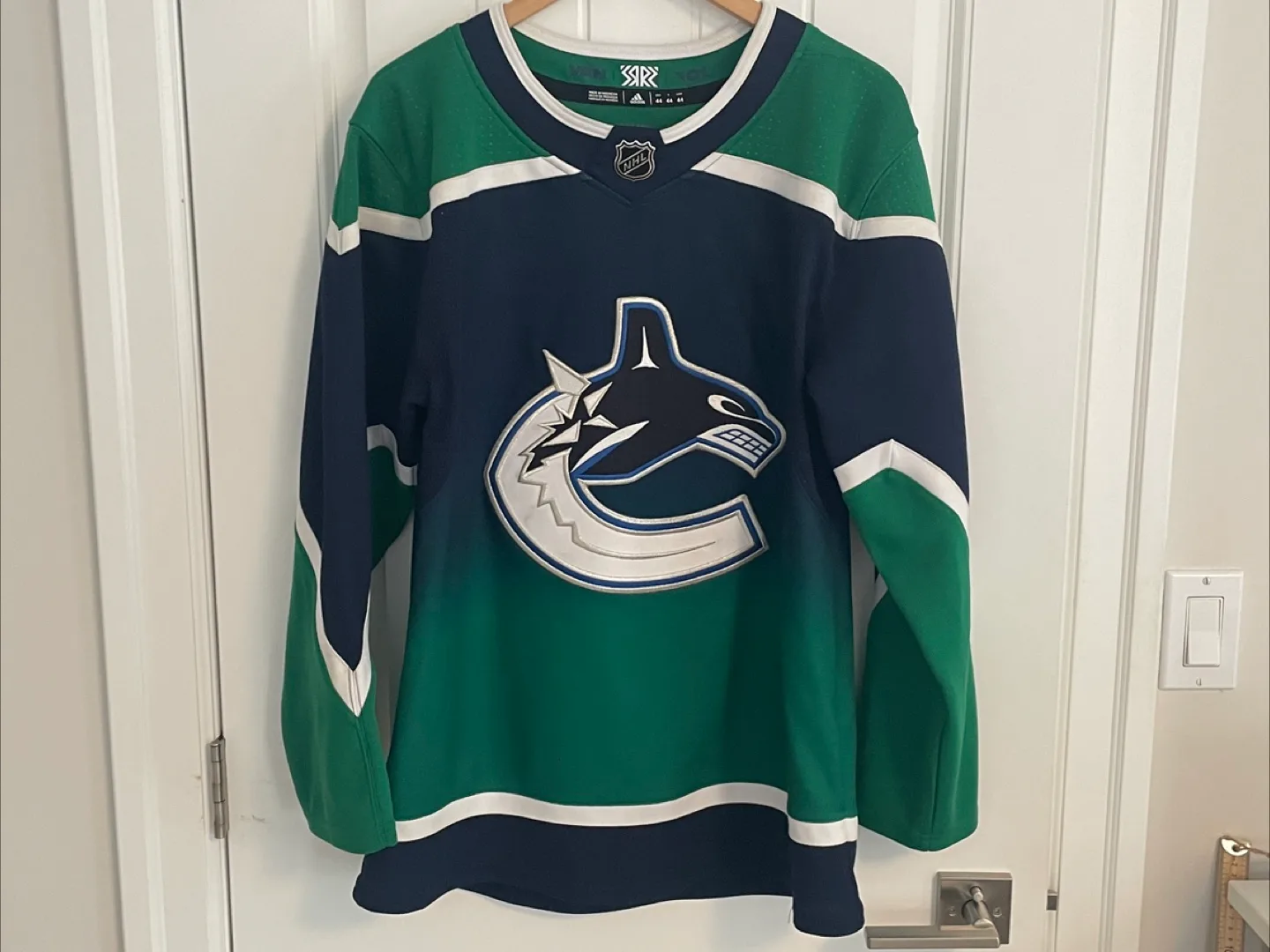Authentic Adidas Vancouver Canucks Reverse Retro Jersey 44 thumbnail