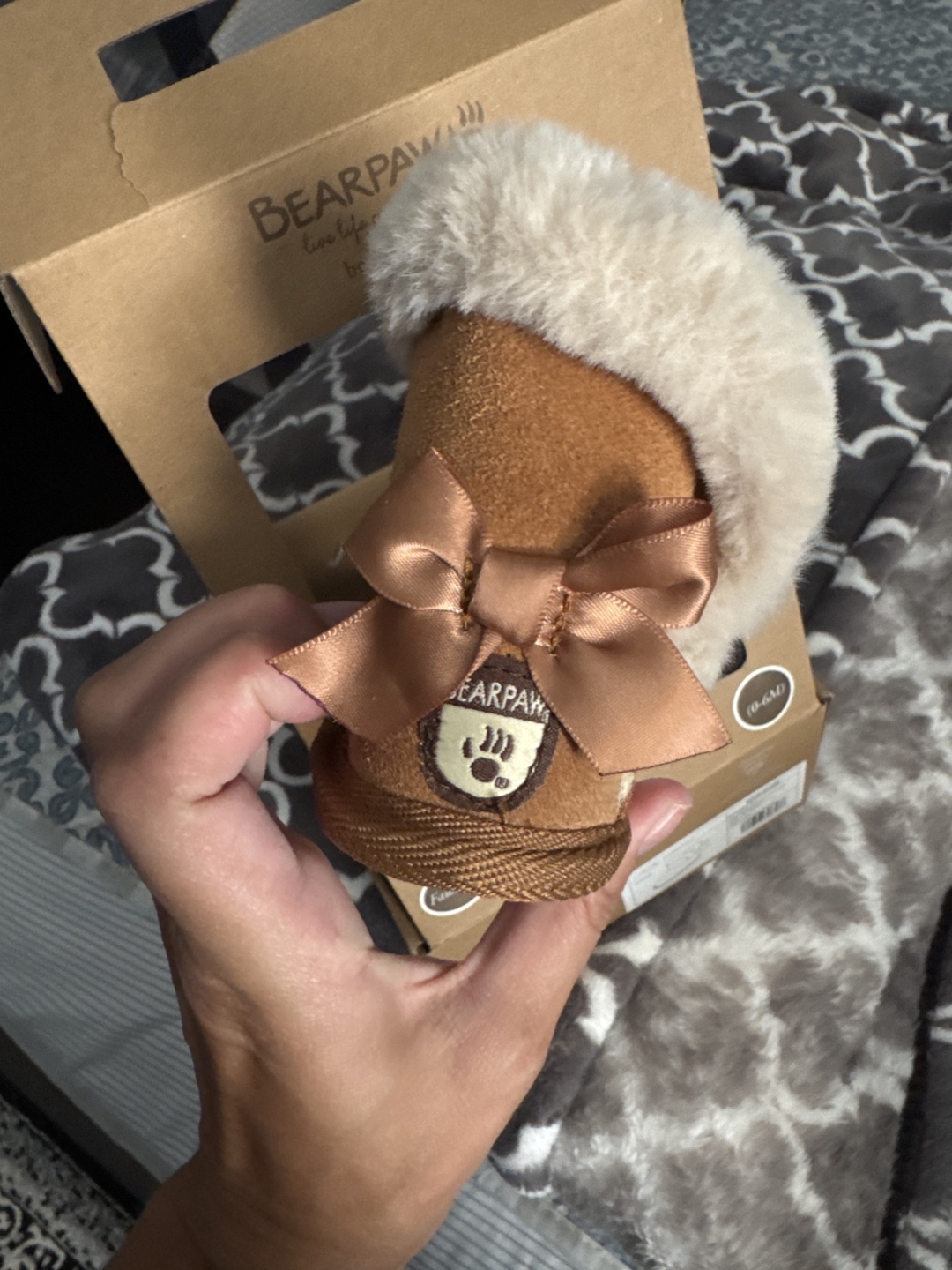 Infant Girl Bearpaw leather and faux fur booties - photo 2