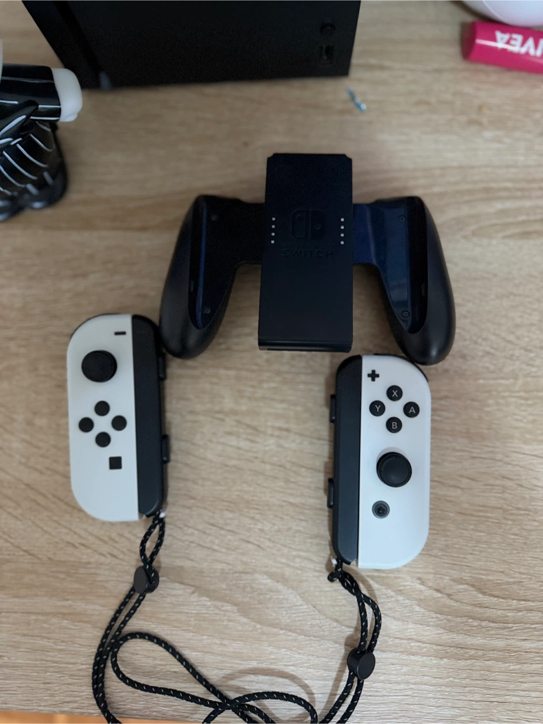 Nintendo Switch Joy-Cons - White/Black - photo 3
