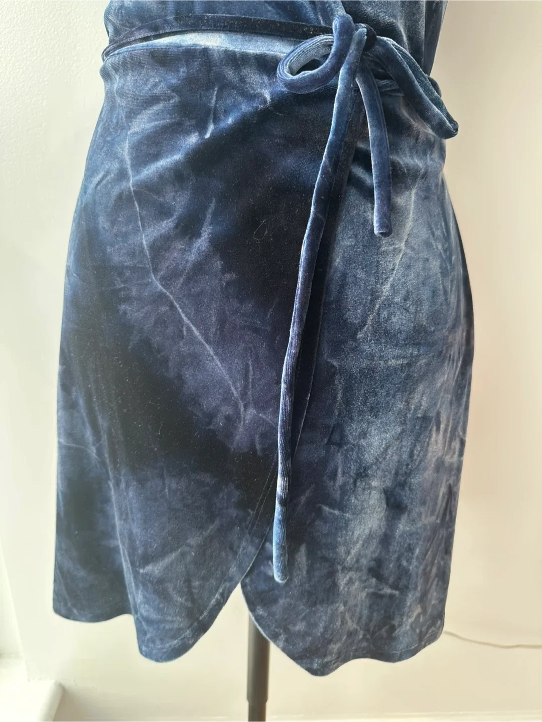 Blue Velvet Wrap Dress image indicator(7)