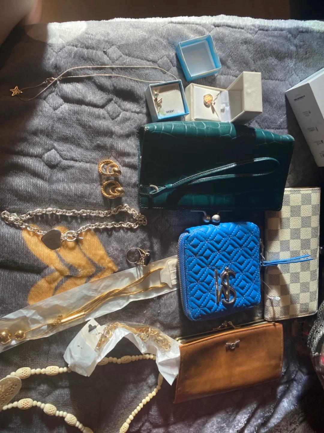 Assorted Jewellery & Wallets(5each) thumbnail