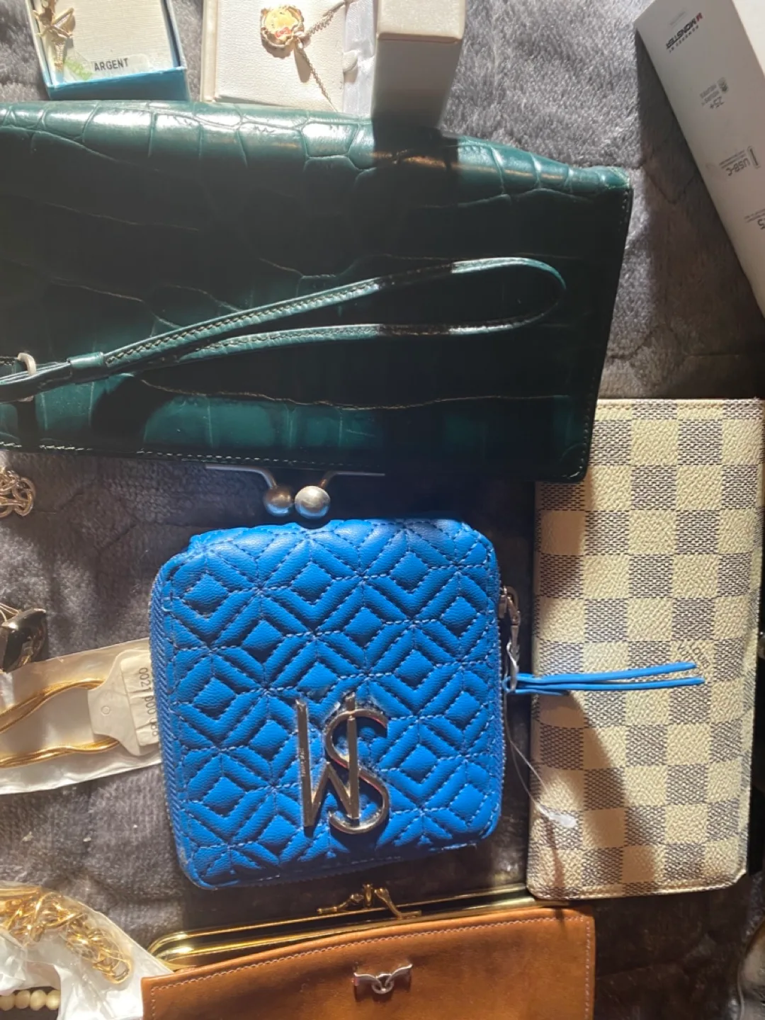 Assorted Jewellery & Wallets(5each) image indicator(3)