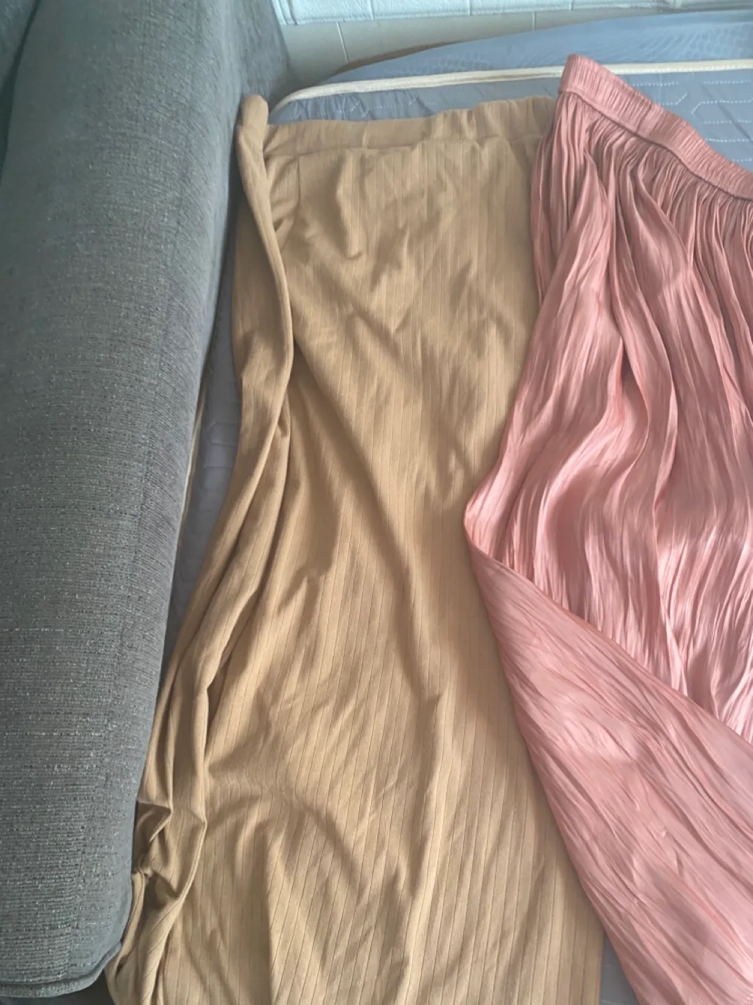 Assorted Women's Clothing Lot (5each) image indicator(6)